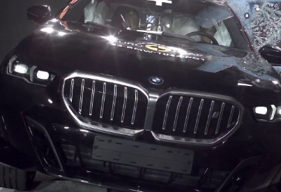 全新BMW 5系轿车荣获国际最高安全评价
