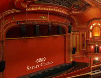 投资数百万英镑的西区剧院揭开光明未来的帷幕