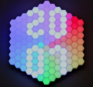 蜂巢式LED挂钟提供色彩缤纷动态的报时方式